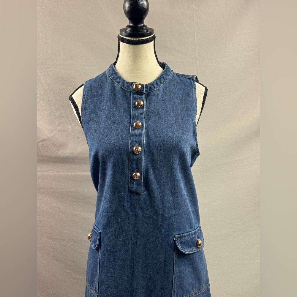 LAST ONE 🔥 Dark Wash Denim Sleeveless Shift Dress with Gold Buttons & Pockets - Picture 7 of 9